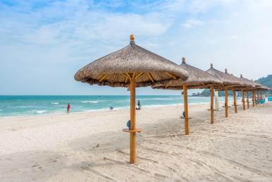 【度假海岸 深圳-三亞往返4天】蜈支洲島、玫瑰谷、直升機游船出海、遠海潛水、亞特蘭蒂斯水世界/水族館